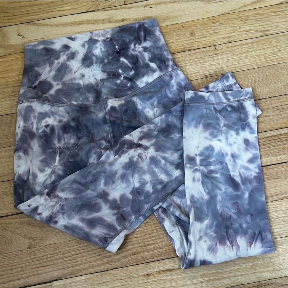 Lululemon Align Crop 21" *Diamond Dye purple size 2 leggings women’s